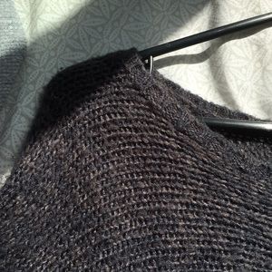 gray knitted sweater